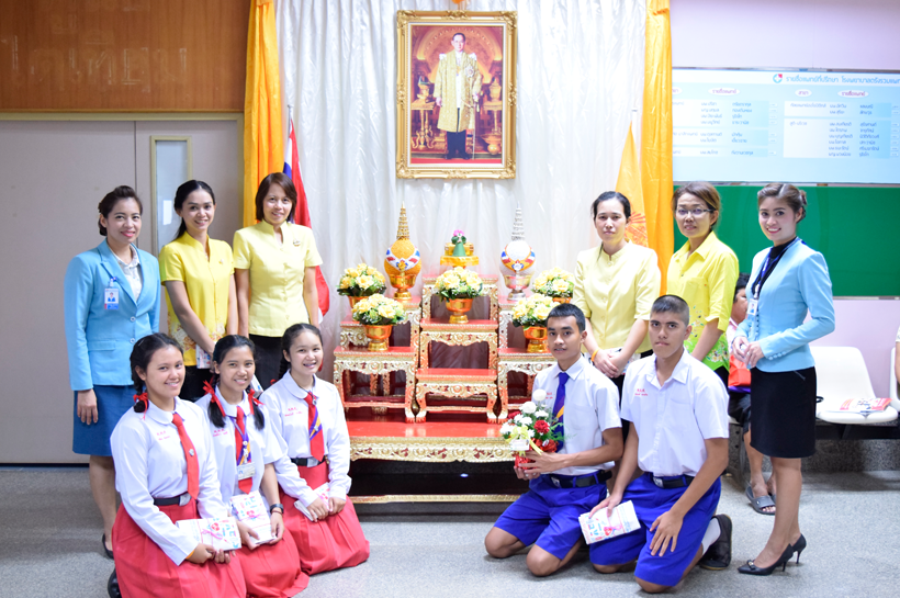 คณะครูและนักเรียนร.ร.ตรังคริสเตียนศึกษา ร่วมมอบดอกไม้ให้แก่ผู้ป่วย