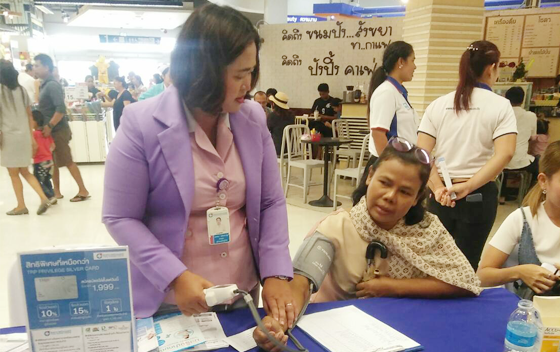 ออกบูธตรวจสุขภาพร่วมกับ กรุงไทย-แอกซ่า (04-06-60)